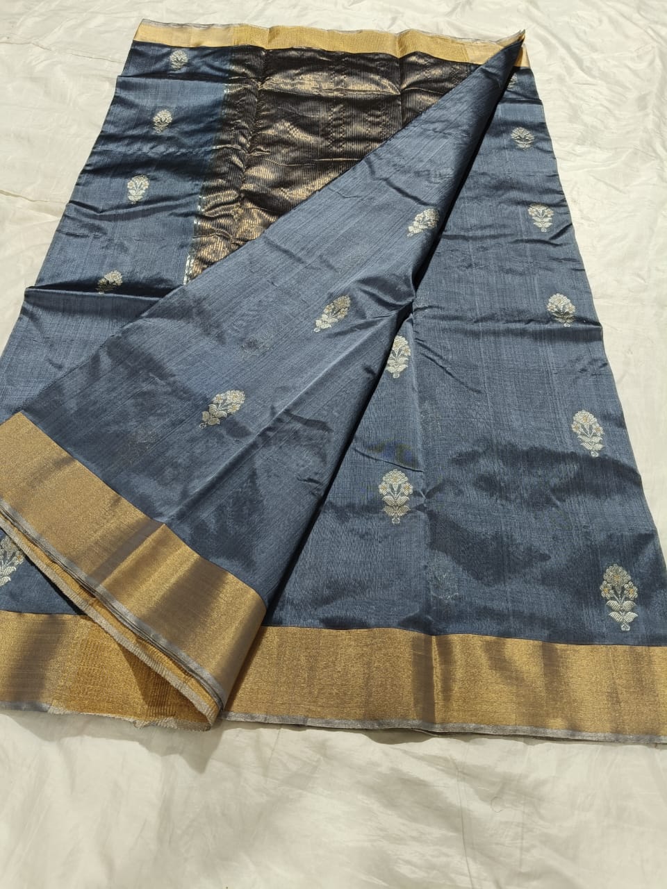 Pattu Silk Ek Naal Butti