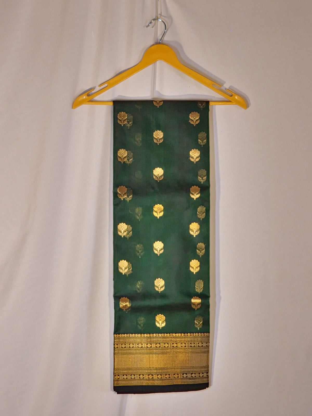 Lotus butti Kataan silk